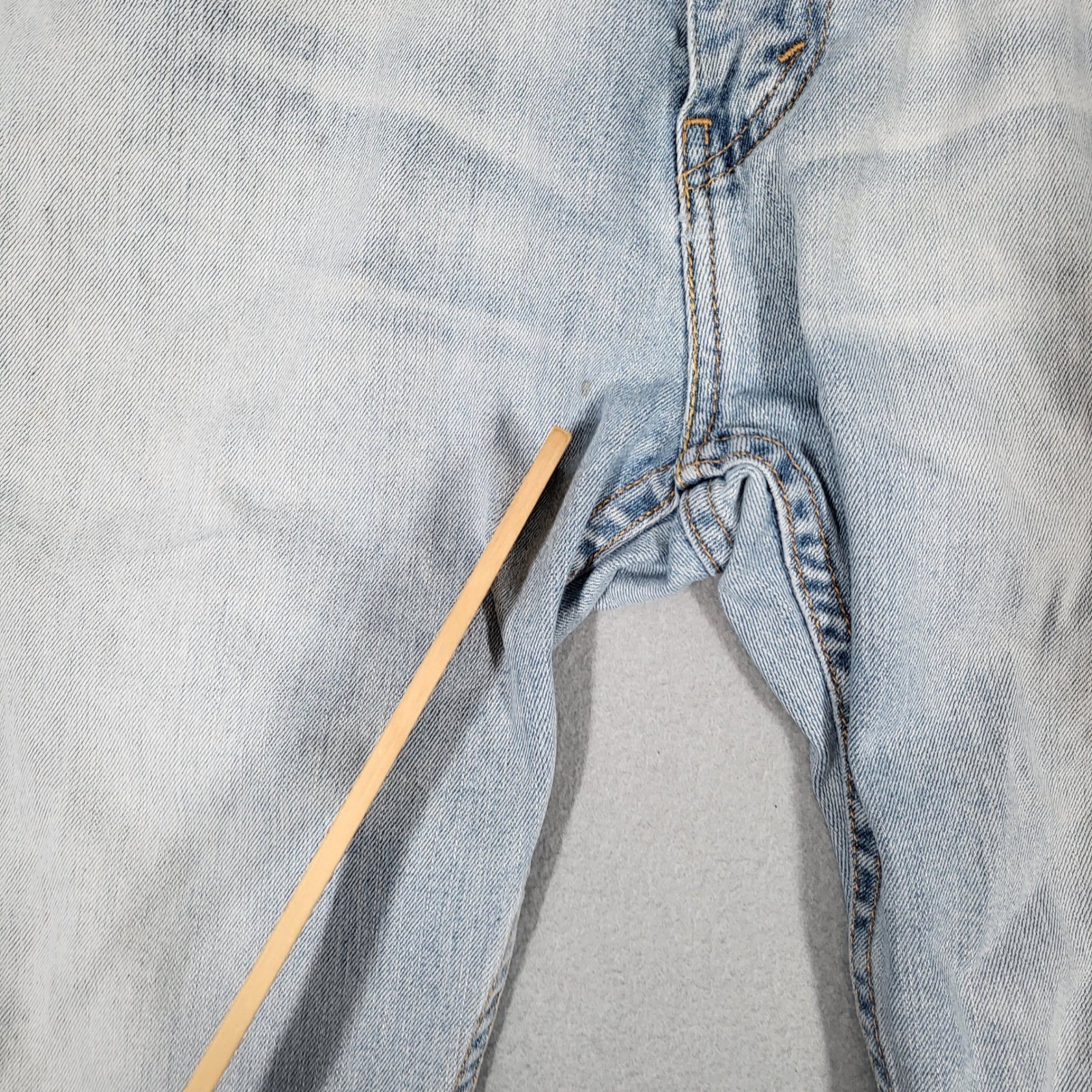 Levi’s 505 Regular Fit Jeans Men’s 36×29 Light Wash Denim Distressed Casual