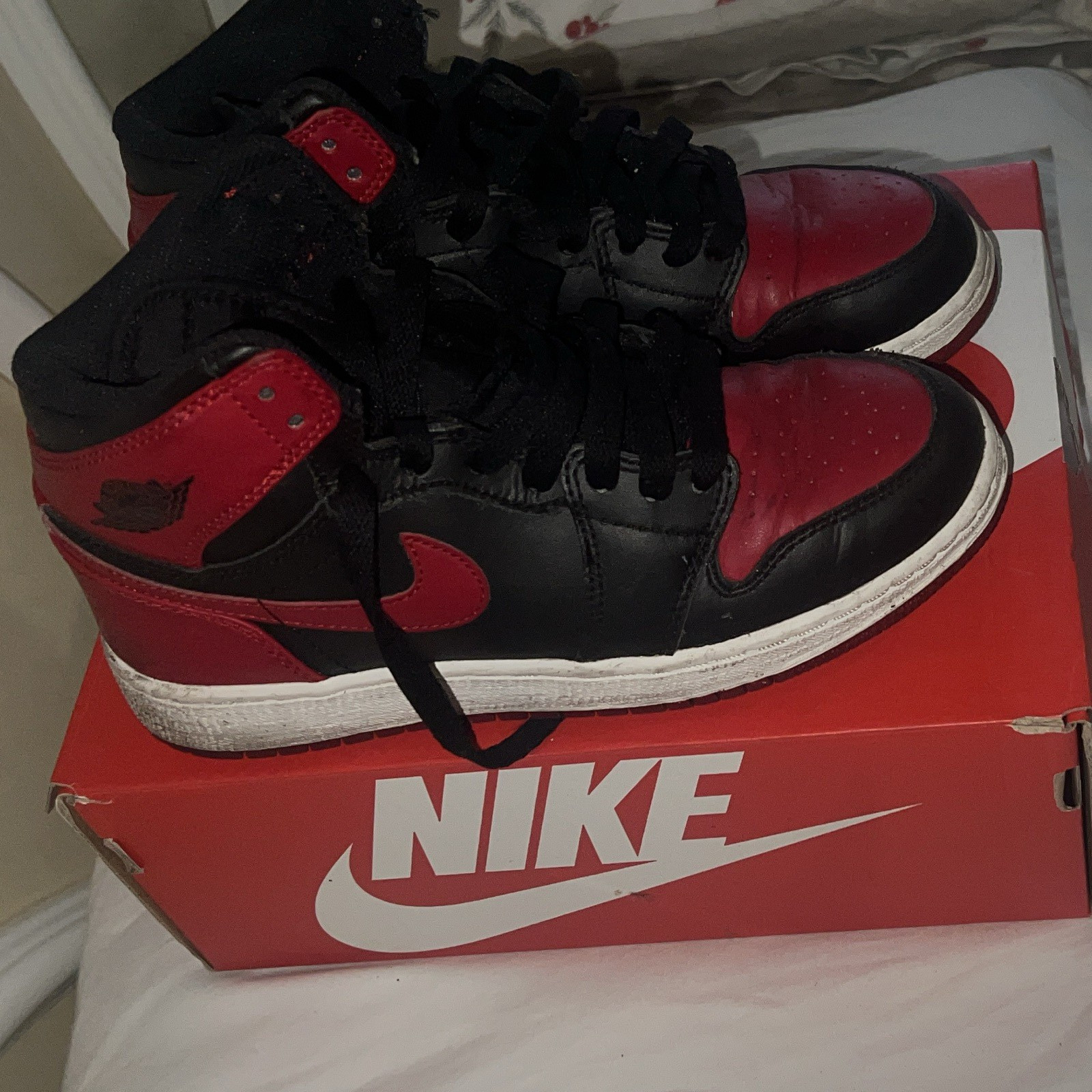 Nike Air Jordan 1 High Top Sneaker Black/Red Colorblock Leather Kids 4Y