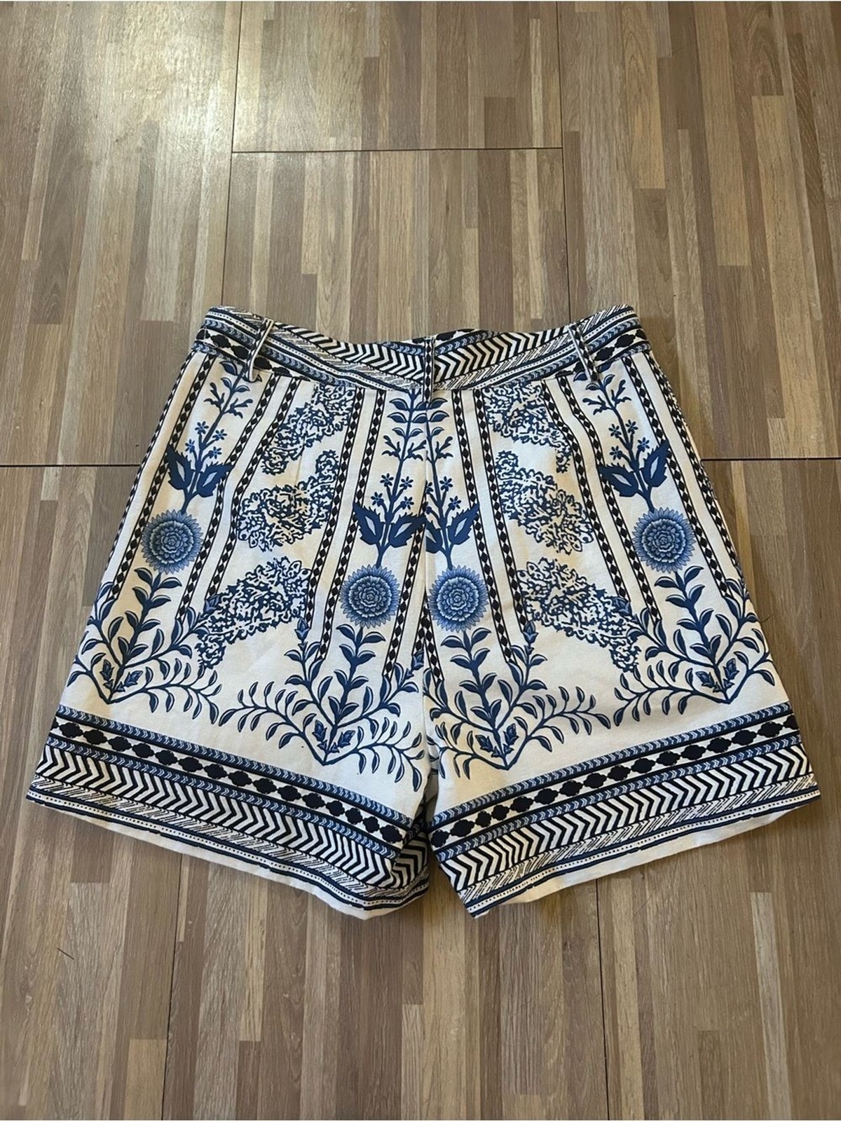 A Loves A Blue & White Floral Size 8 Linen/Cotton Blend High Rise Shorts Lined