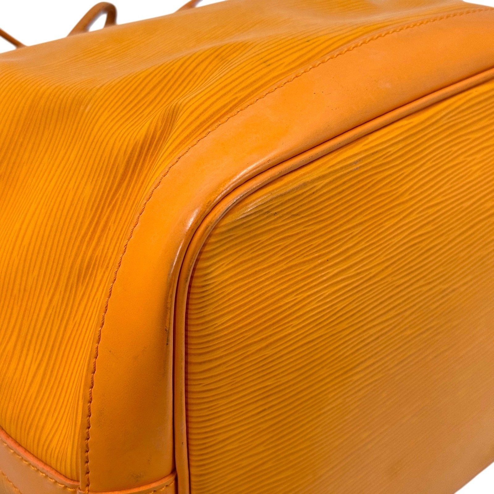 LOUIS VUITTON Petit Noe Mandarin Epi Orange Leather Drawstring Shoulder Bag