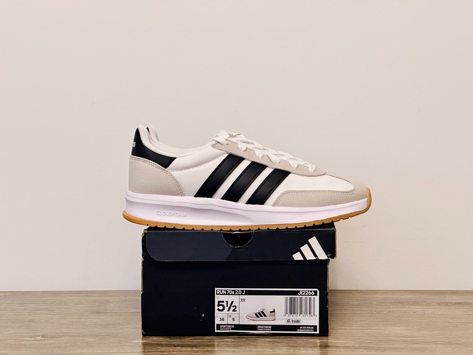 Adidas Run 70s 2.0 – White Black Grey 5.5Y / 6.5W New JI2266