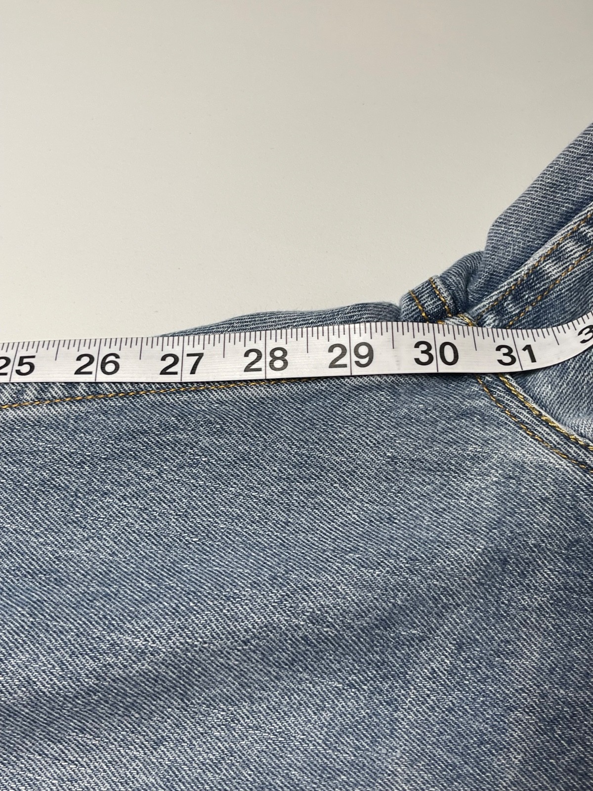 39×30 Vintage Levi’s 505 straight leg denim jeans light wash