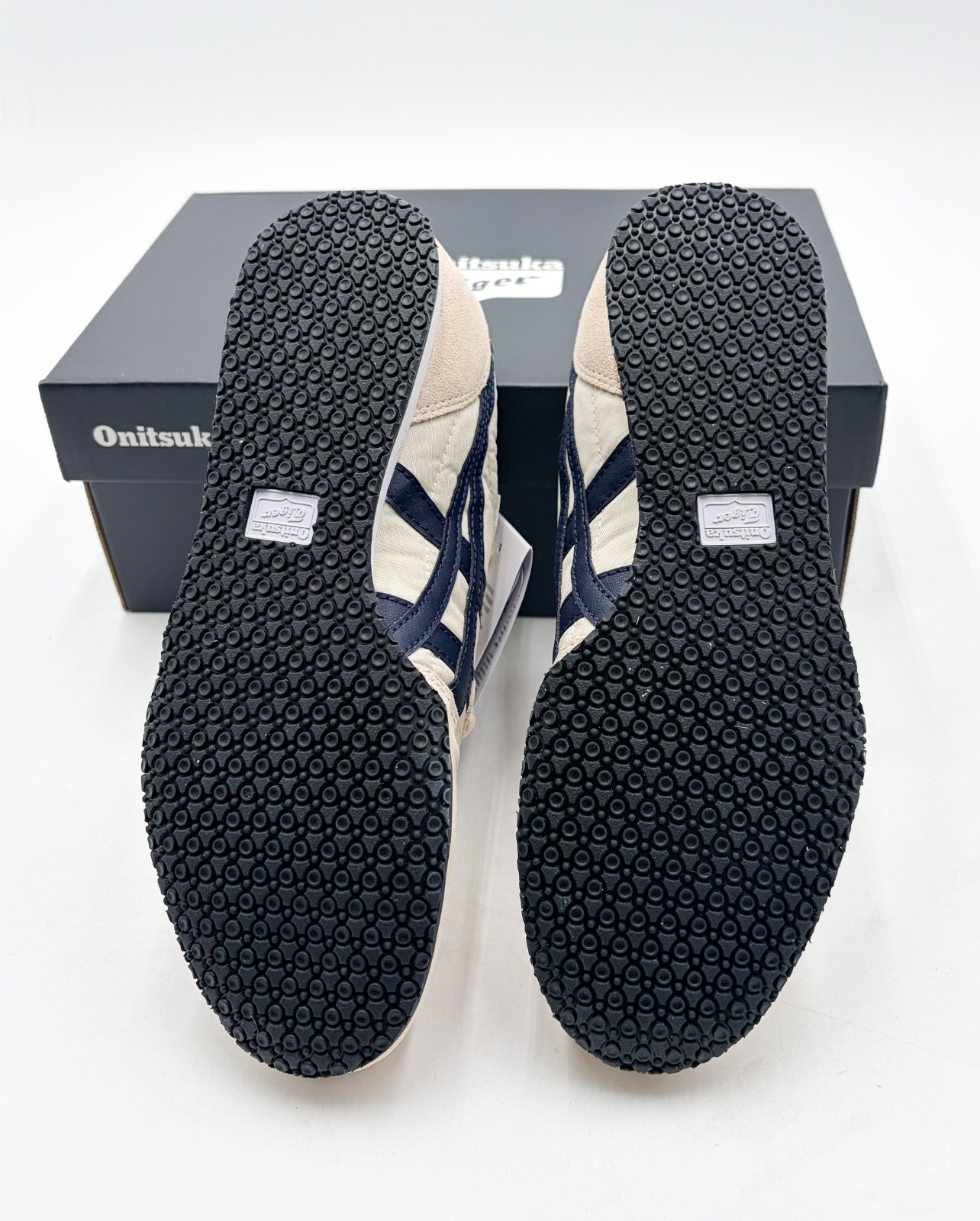 【NEW】Onitsuka Tiger SERRANO Birch/Peacoat Daily Sneaker (US 5.5) From US