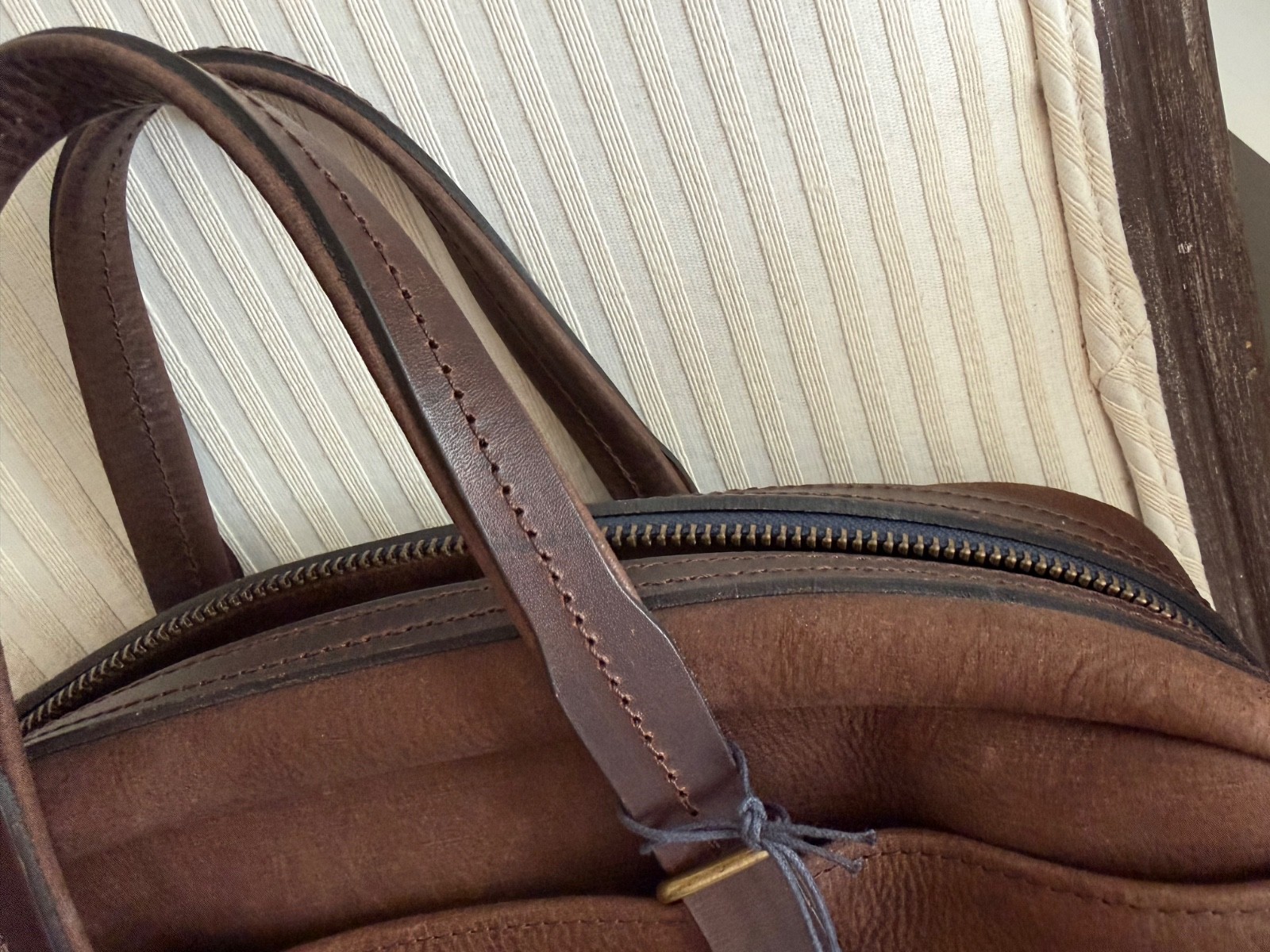 BLEU DE CHAUFFE NEW REPORT BUSINESS BAG COFFEE / WAXED STONEWASHED LEATHER