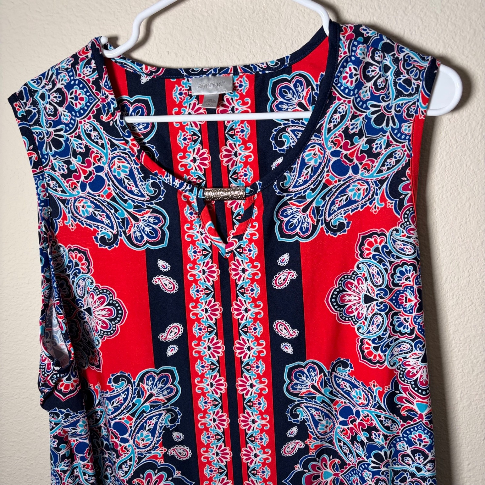 Avenue Blouse Women’s 18/20 Round Neck Keyhole Sleeveless Floral Printed Shirt