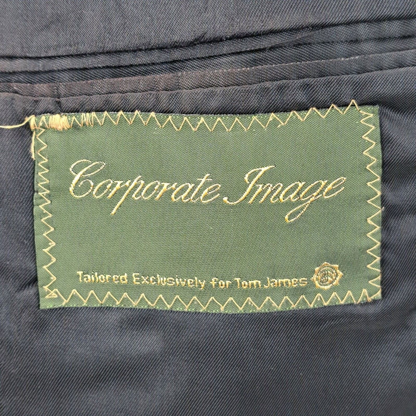 Tom James Mens 42R Gray Plaid 2 Piece Suit Corporate Image Pleated Pants 34×30