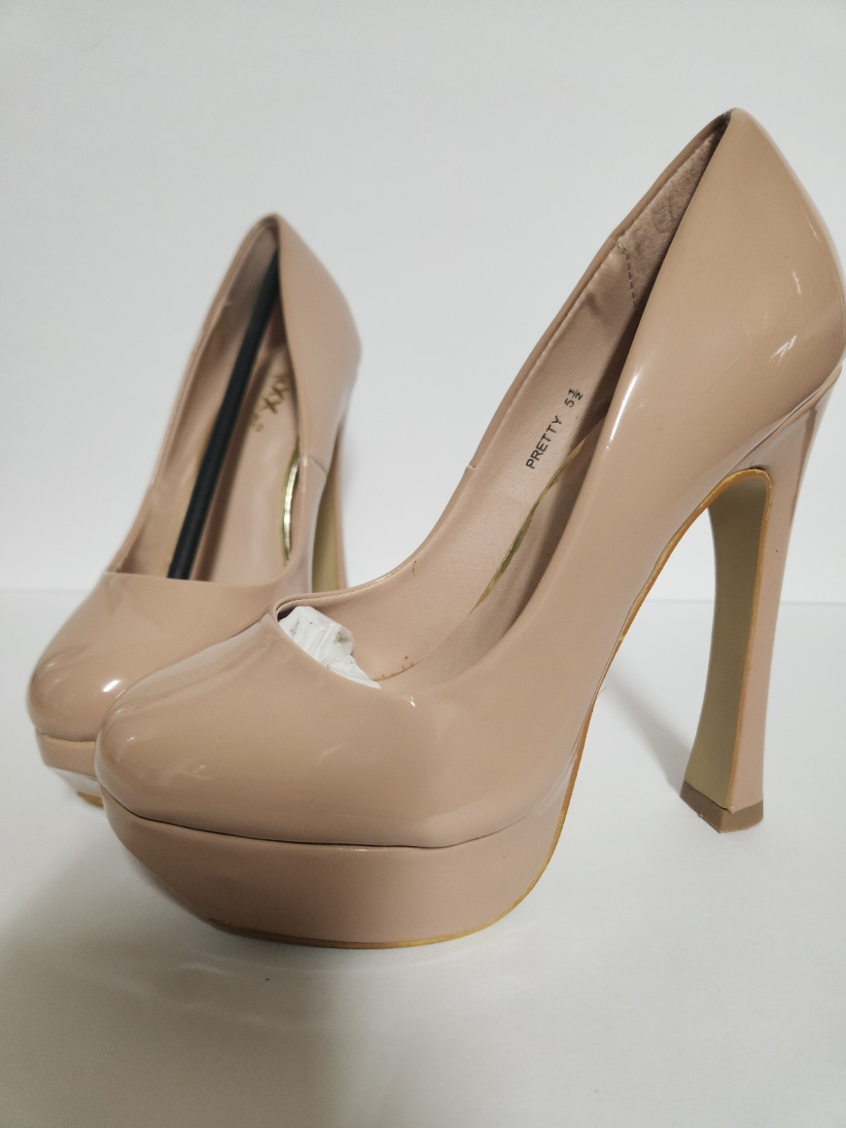 Mixx Shuz Nude Patent Round Toe Platform Pumps Heels Women’s Size 5.5