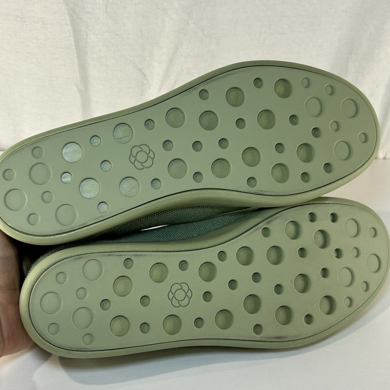 ATOMs Model 000 Walking Shoes Men US 8.75/ Women US 10.25 Olive Green Atoms