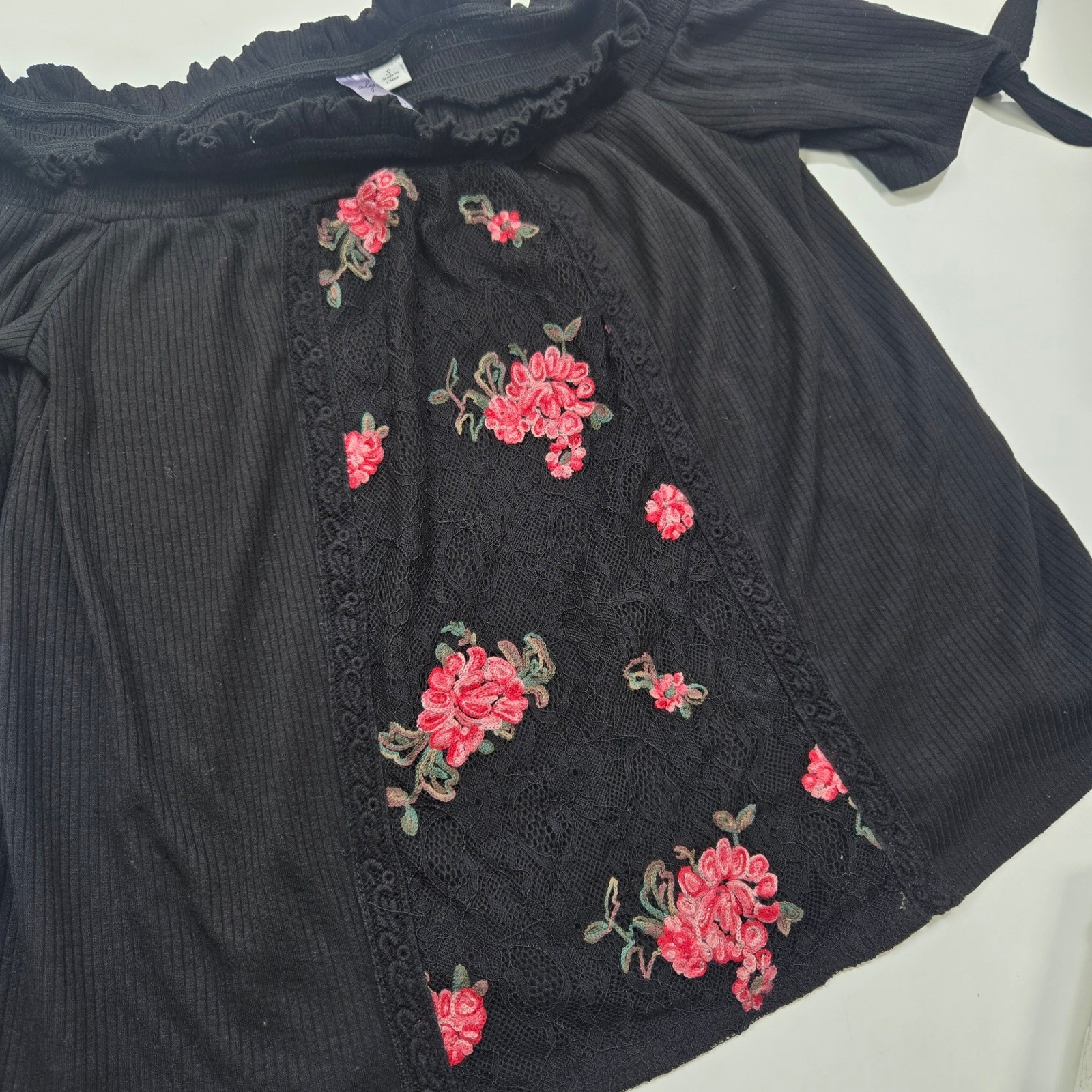 Alya Off The Shoulder Top Women Small Black Floral Embroidered Lace Ribbed Boho