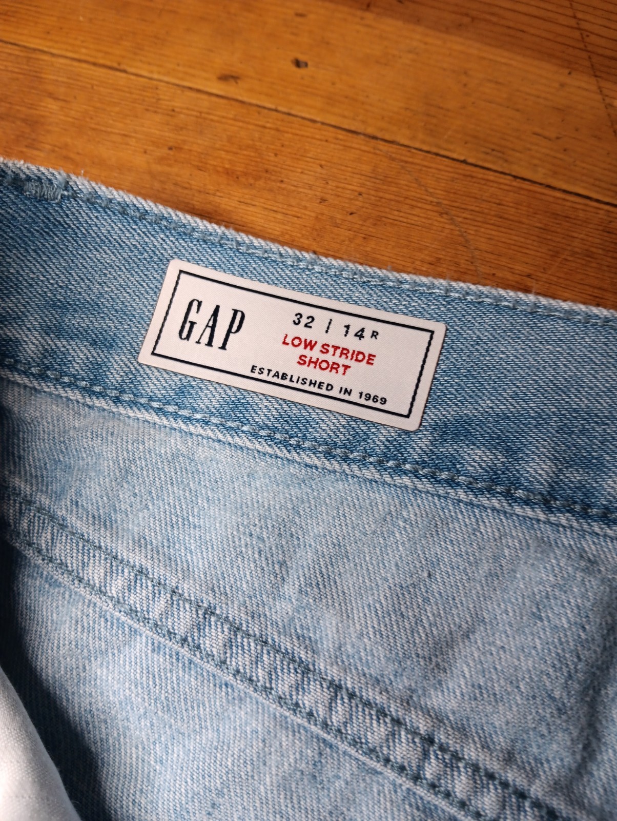 GAP Low Stride Jean Short Women 32 14R All Over Print Logo Lightwash Distressed