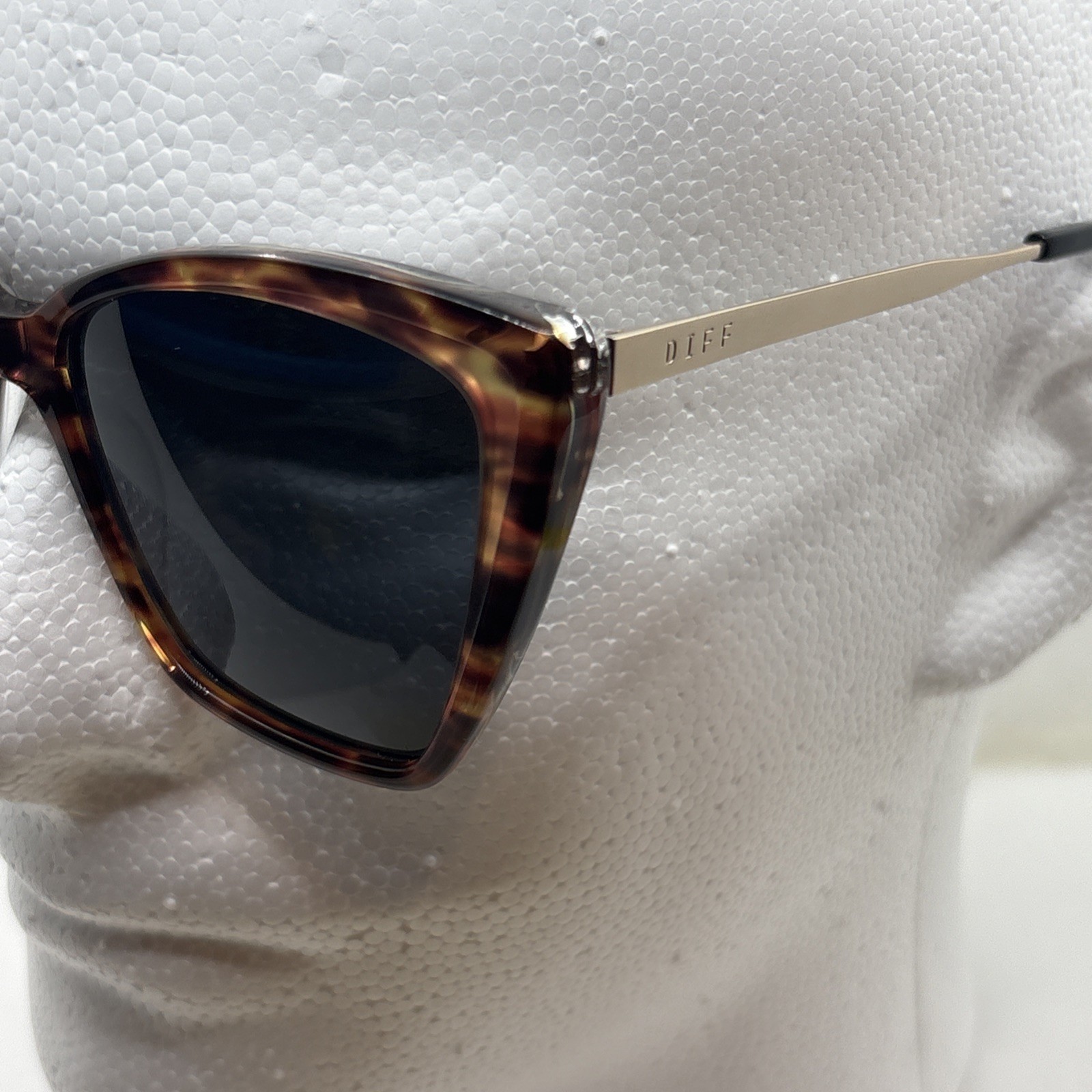DIFF Eyewear Becky II Sunglasses Wild Tortoise Grey Polarized Oversized Cat Eye