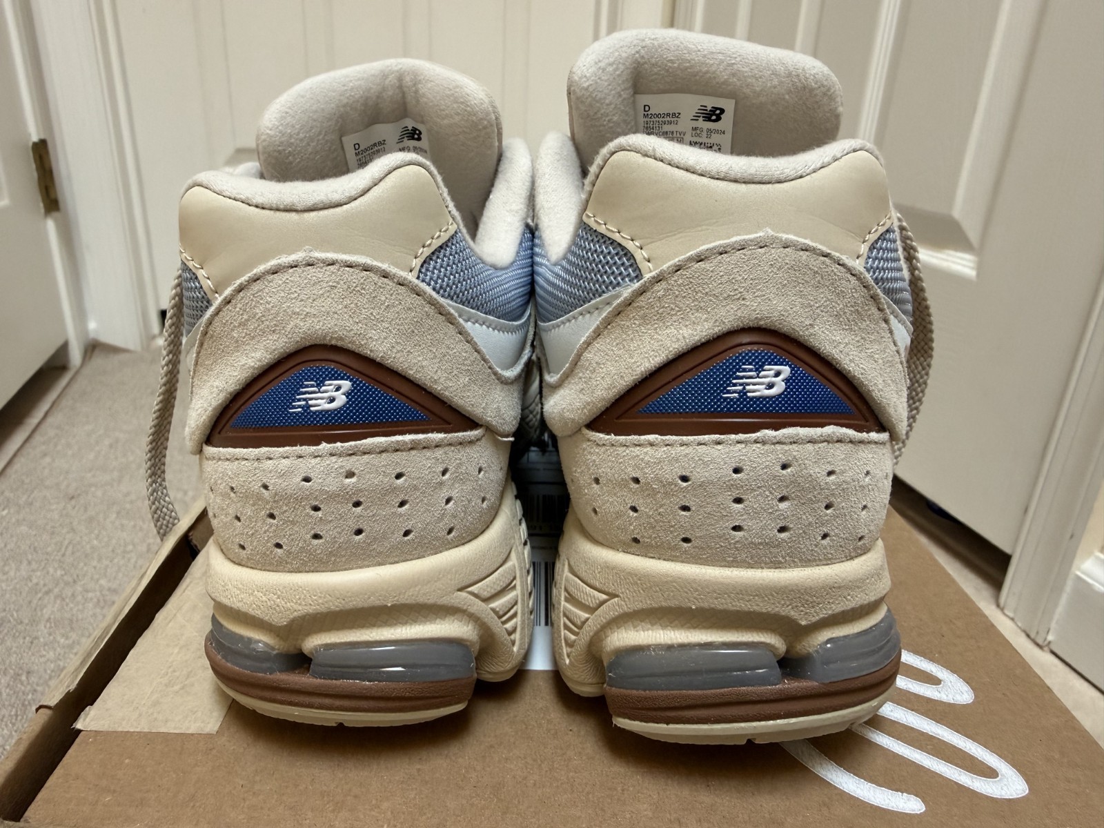 Size M6/W7.5 – New Balance 2002R Sandstone Timberwolf