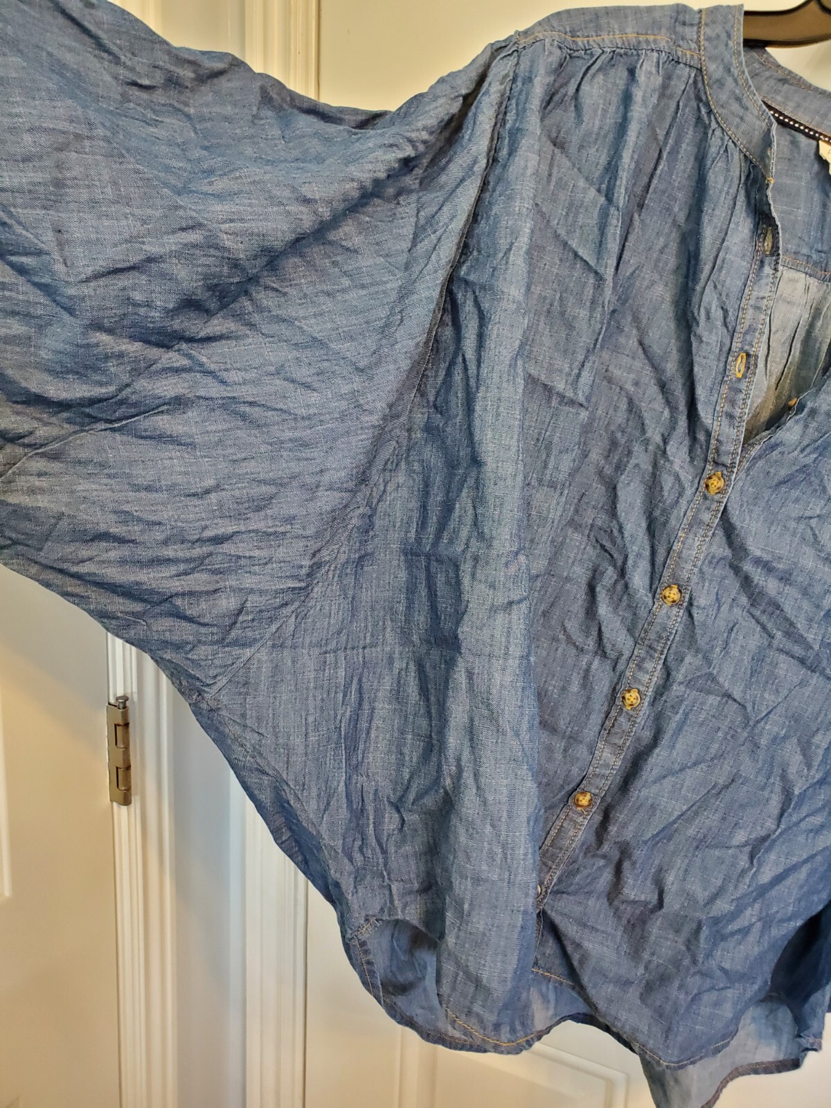 SMALL – Pilcro By ANTHROPOLOGIE The Sidney Batwing Chambrey Blouse