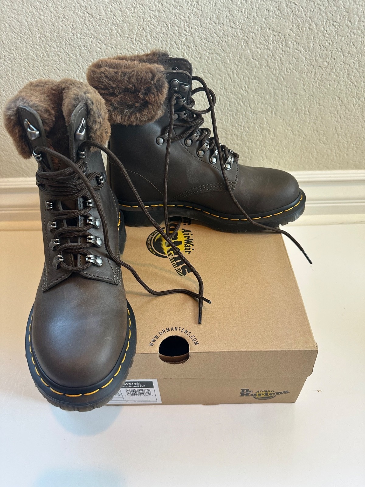 Dr. Martens 1460 Serena Collar Women’s US 7 Khaki Grey Brown Fur Lined Leather B