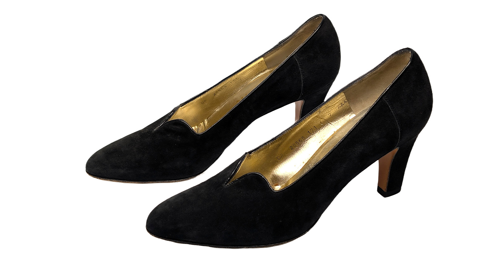 Salvatore Ferragamo 1990’s “Baronessa” Black Suede V-Neck Pumps Heels Size 7AAA