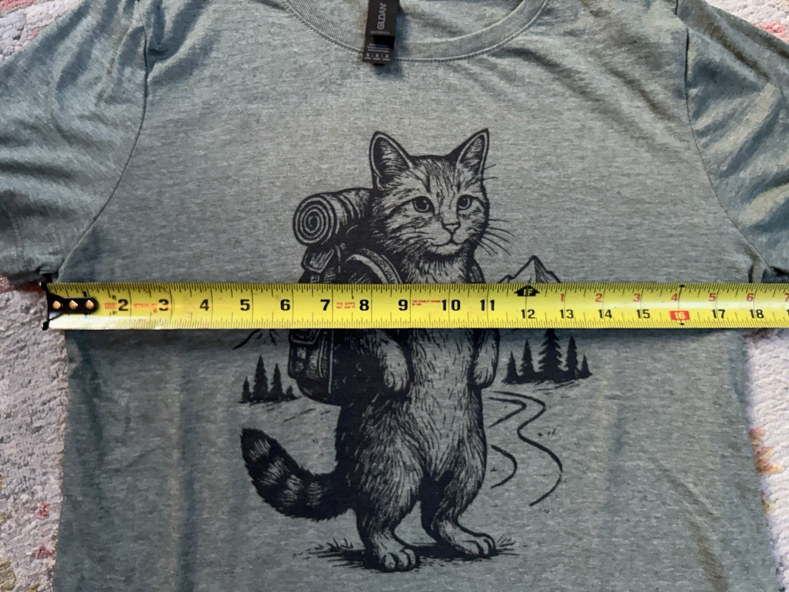 Cat Hiking / Backpacking / Camping Soft Olive Green Graphic T Shirt Women’s M