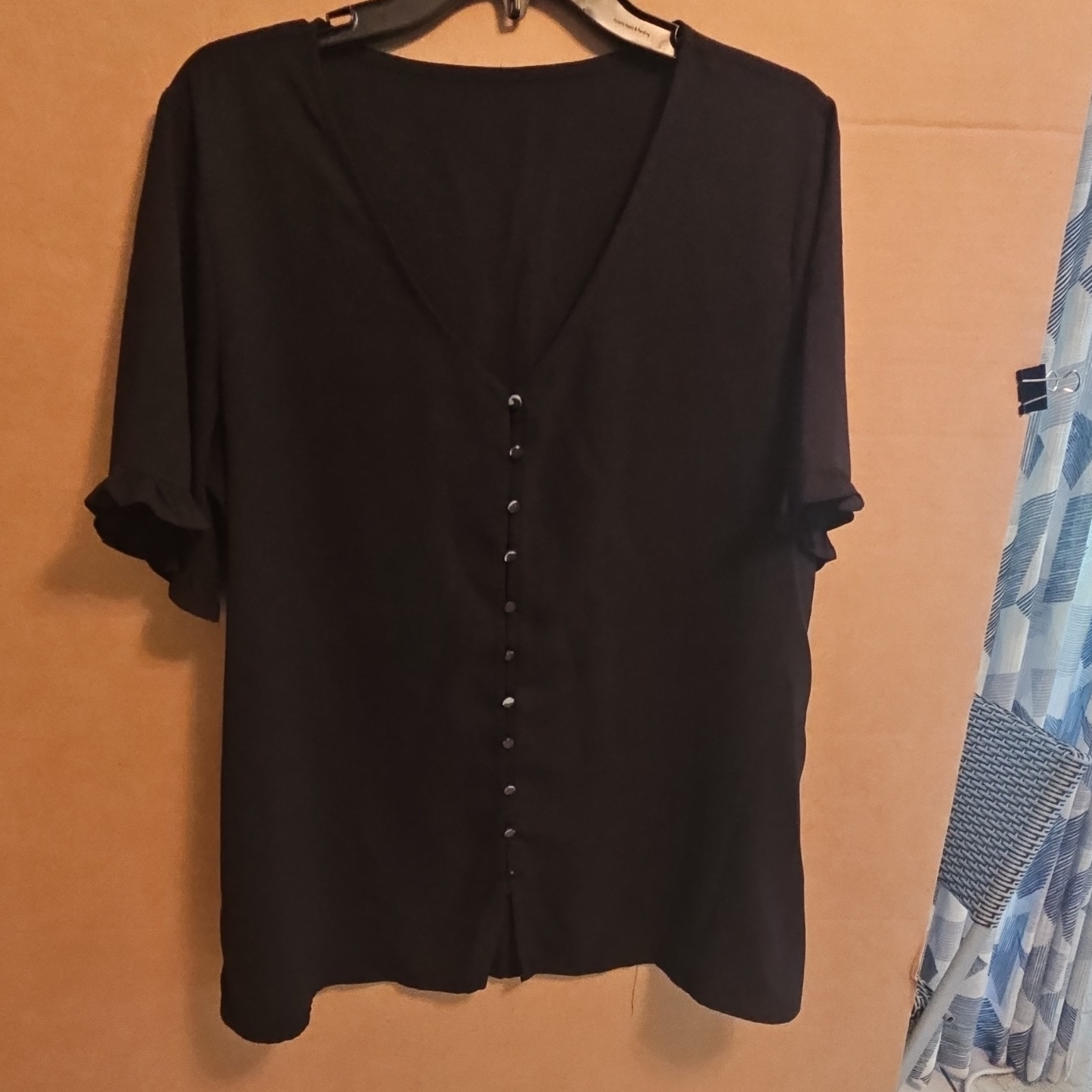Women’s Black Solid V-Neck Button Front Ruffle Sleeve Woven Blouse Size XL