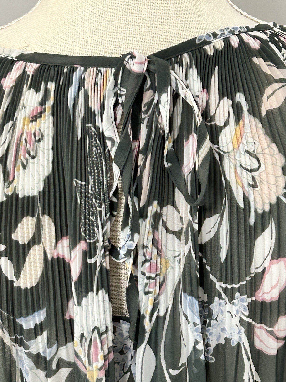 LAUREN CONRAD~MEDIUM~MULTICOLOR FLORAL COLD SHOULDER FLOWY BOHO PEASANT L/S TOP