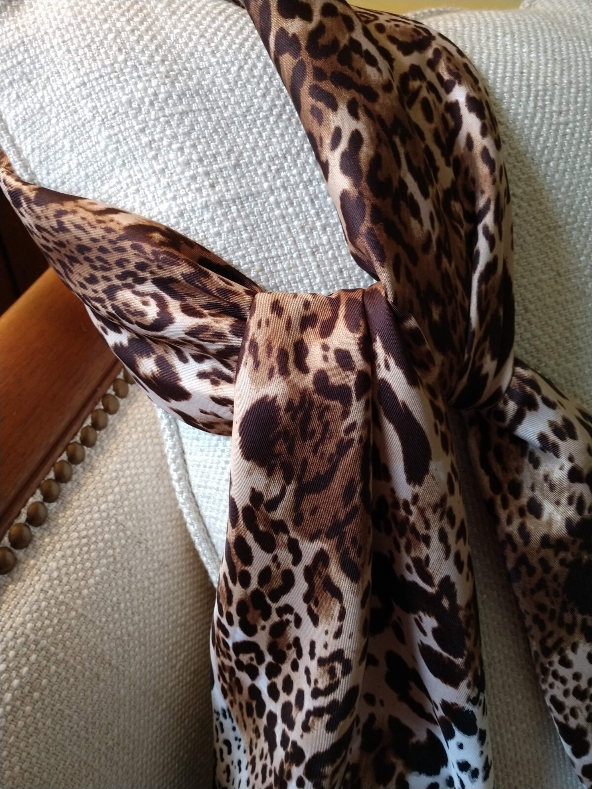 Vince Camuto Leopard Print Designer Signature Scarf 34 x 36 inch – New with tags