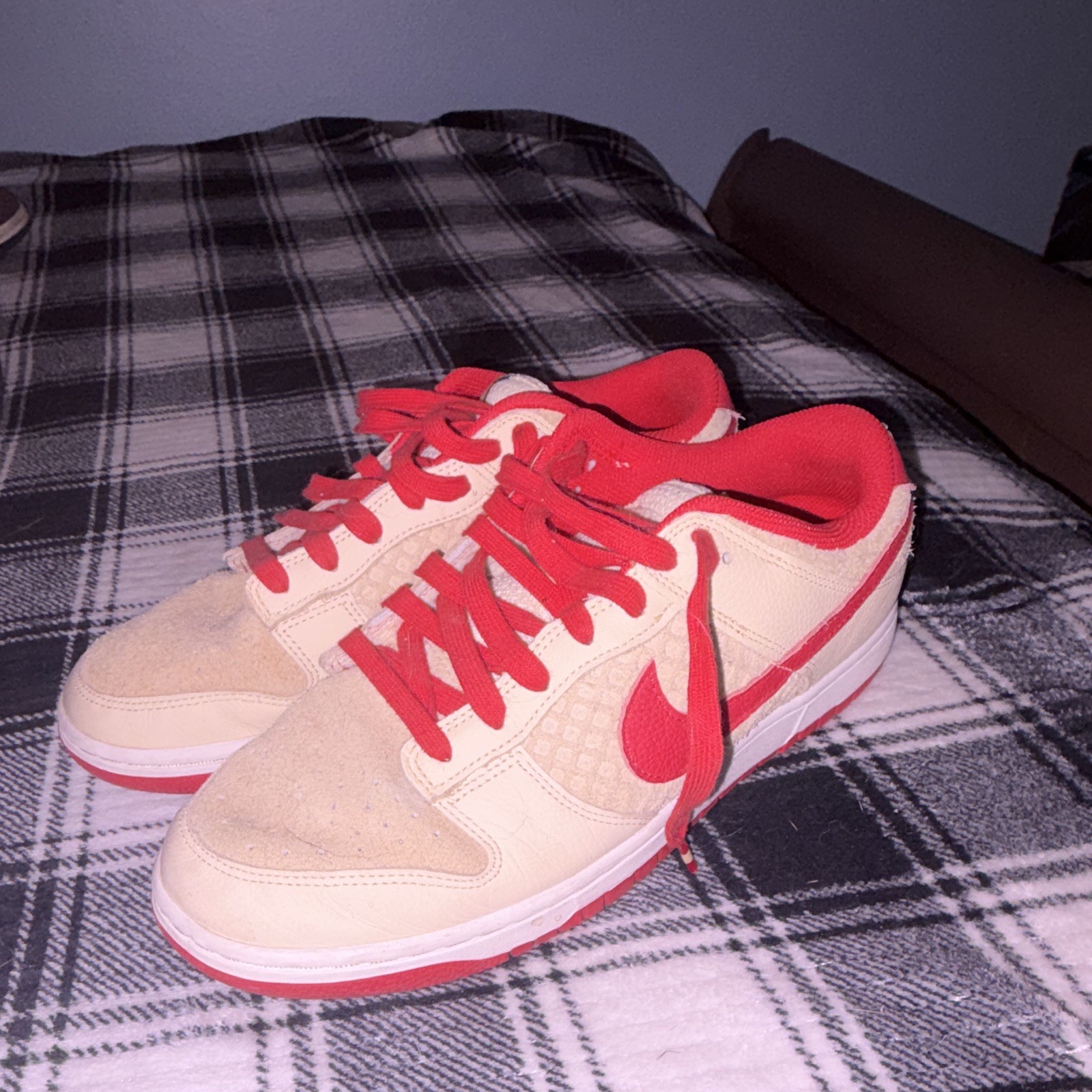 Nike Dunk Low Strawberry Waffle Pale Vanilla/Univ Red Suede HJ9100-294