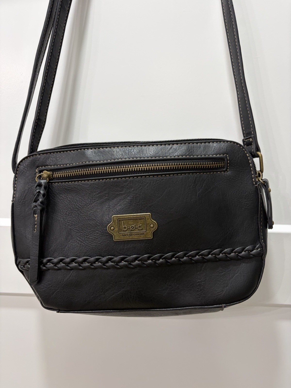 b.o.c Black Crossbody Bag Braided Accent Zip Pockets Adjustable Strap Gold