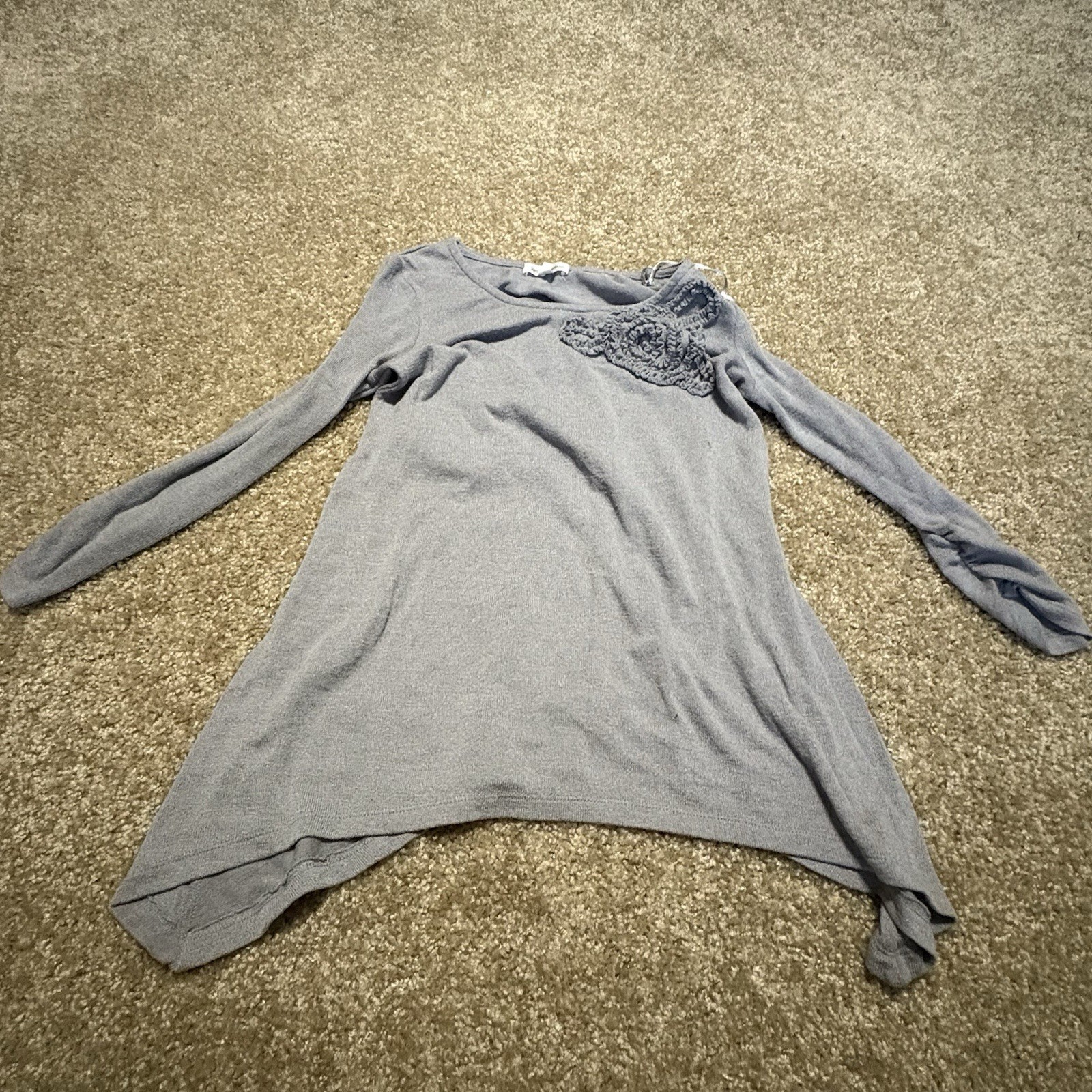 John Paul Richard Women’s Gray Knit Lace Accent Asymmetrical Hem Sweater M