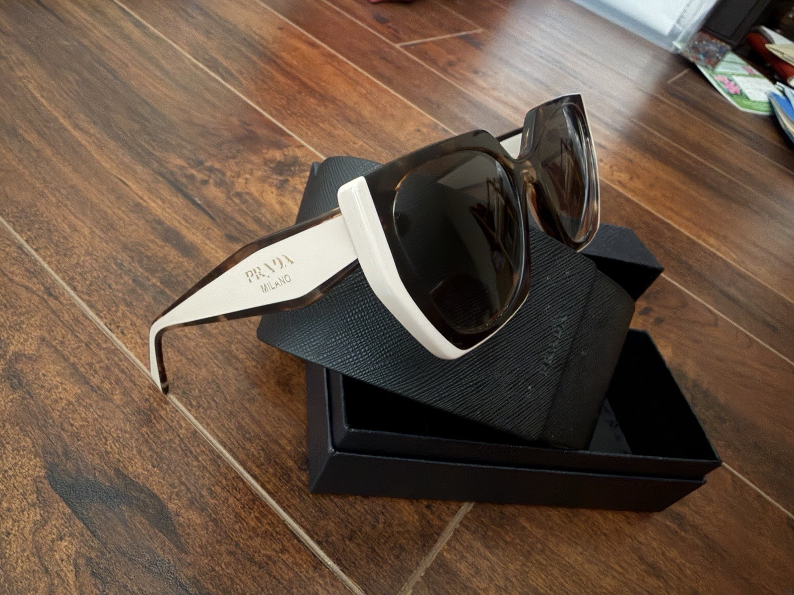 Prada SPR15W sunglasses ,original $489 ,tortoiseshell and beige authentic NB￼