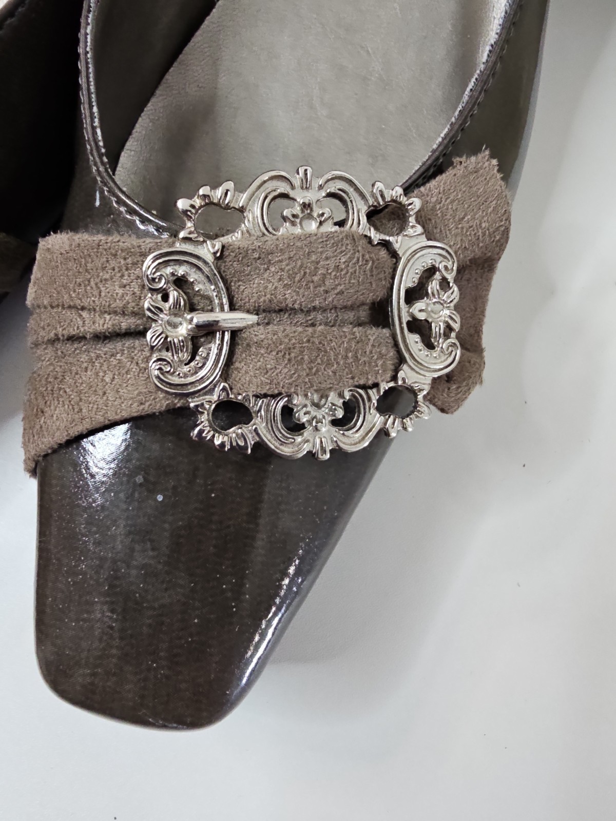 VTG Coup D’Etat Gray Patent & Suede Pumps Ornate Buckle Women’s Size 8.5M