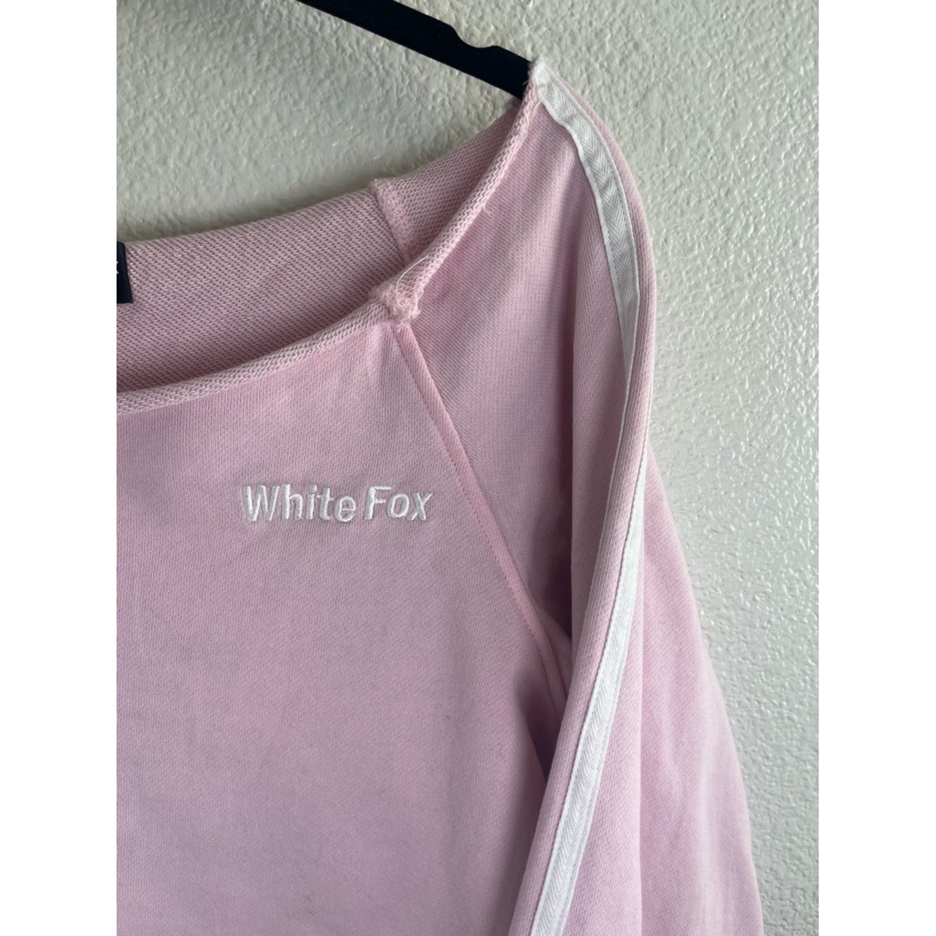 White Fox Off The Bench Cropped Sweatshirt Side Stripe Raw Hem Pink XXS/XS