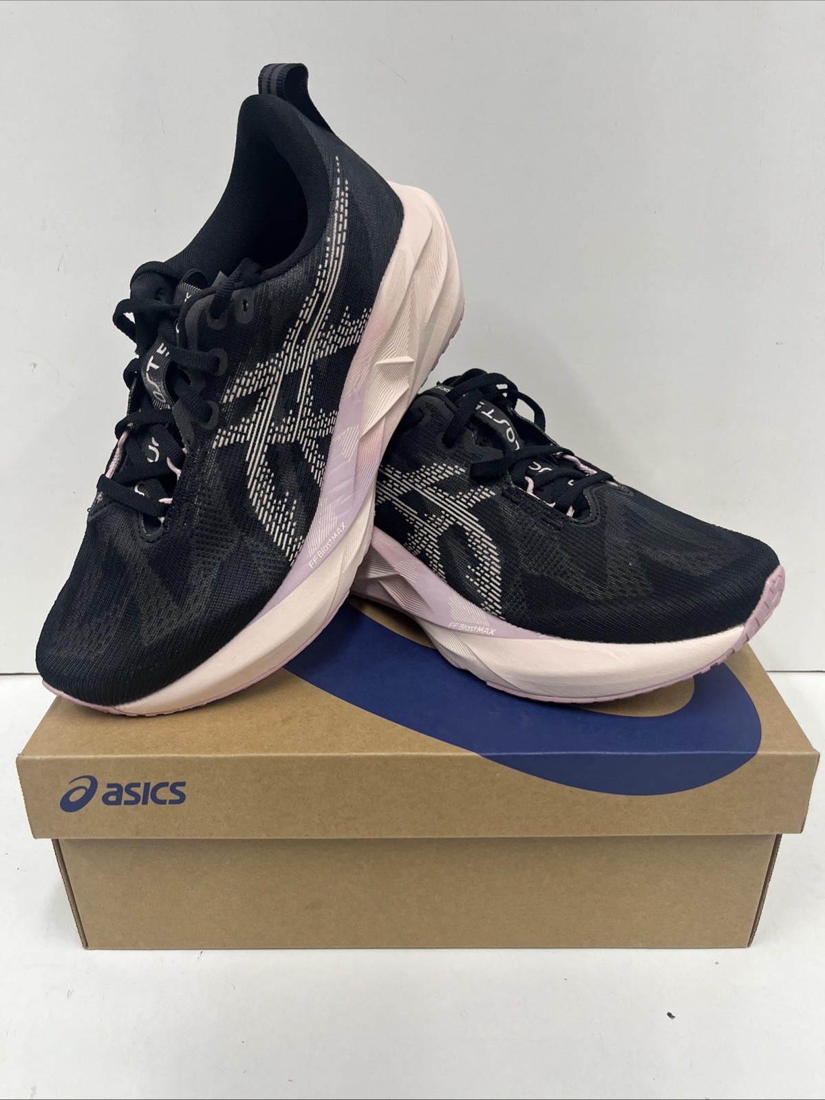 ASICS Novablast 5 Women’s Running Shoes Size 8 USED – CLEANED with box