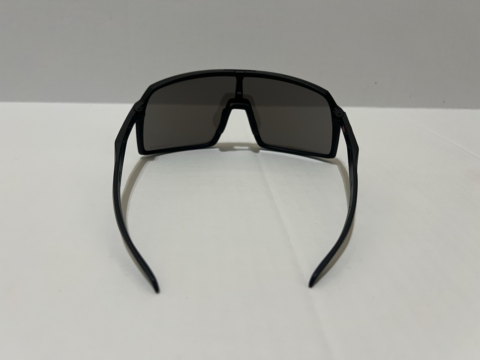 NEW OAKLEY OO9406 Sutro Rectangular Sunglasses Black frame – Prizm lens
