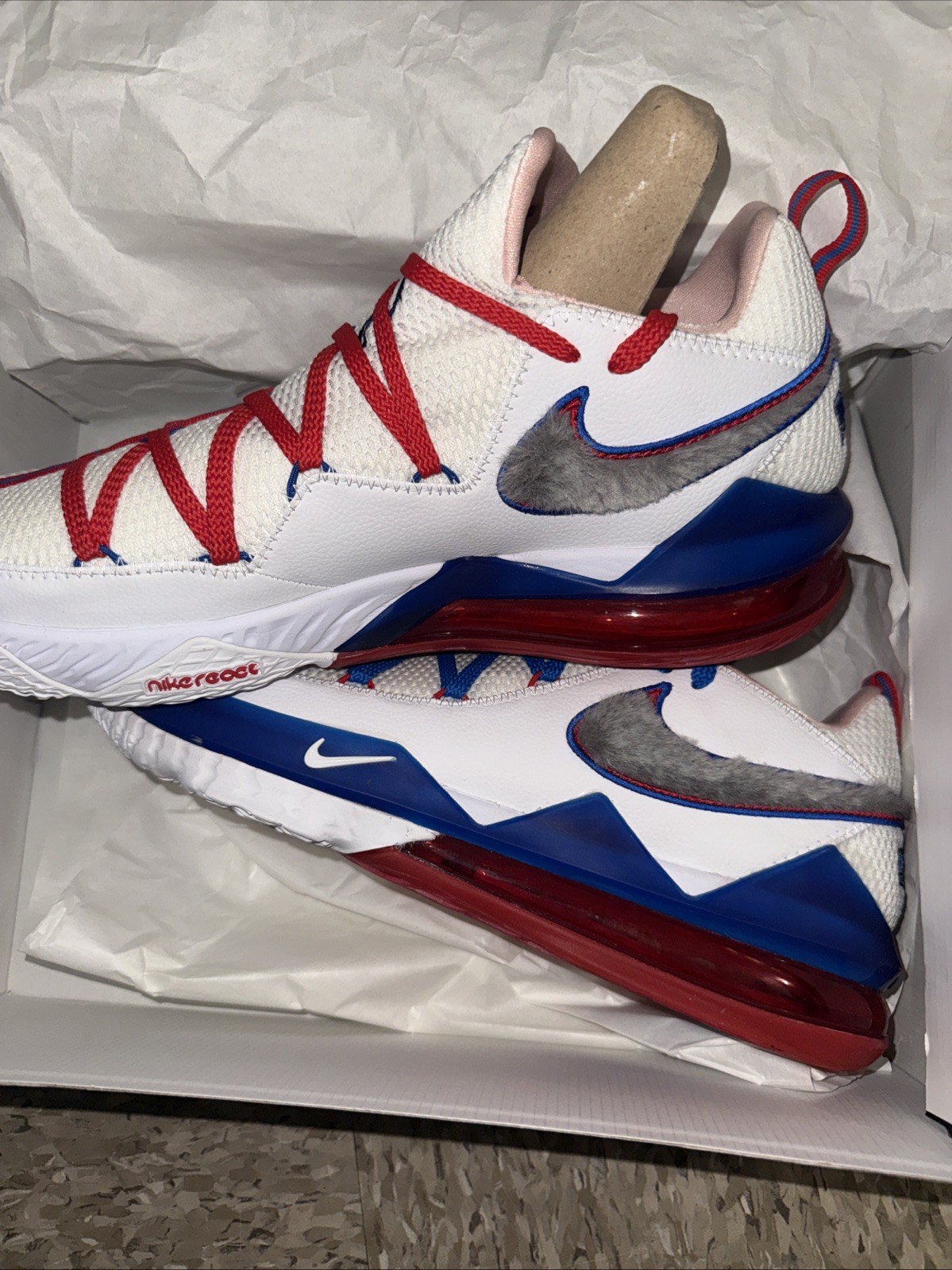 LeBron Xvii Low Size 14 Space Jam/Bugs Bunny