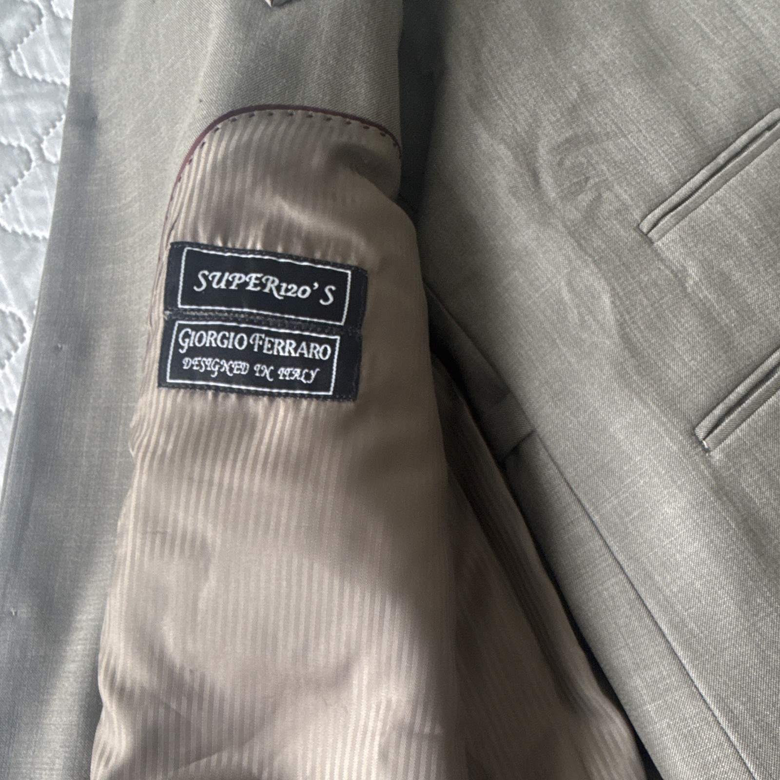 Giorgio Ferraro 2-Piece Gray Herringbone Suit 42R 36W Regular Fit