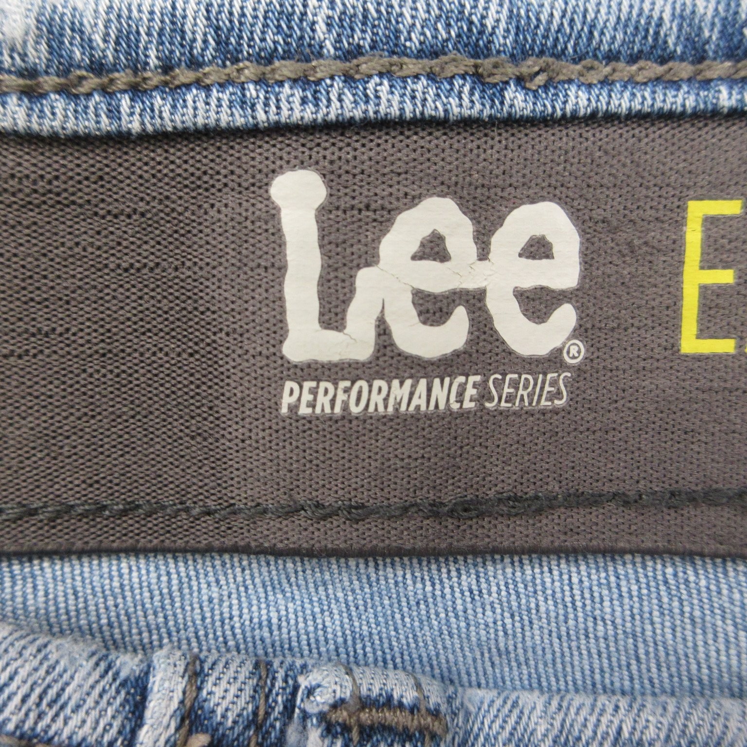 Lee Men’s Extreme Motion Straight Tapered Jeans Light Wash 36×29 Stretch Denim