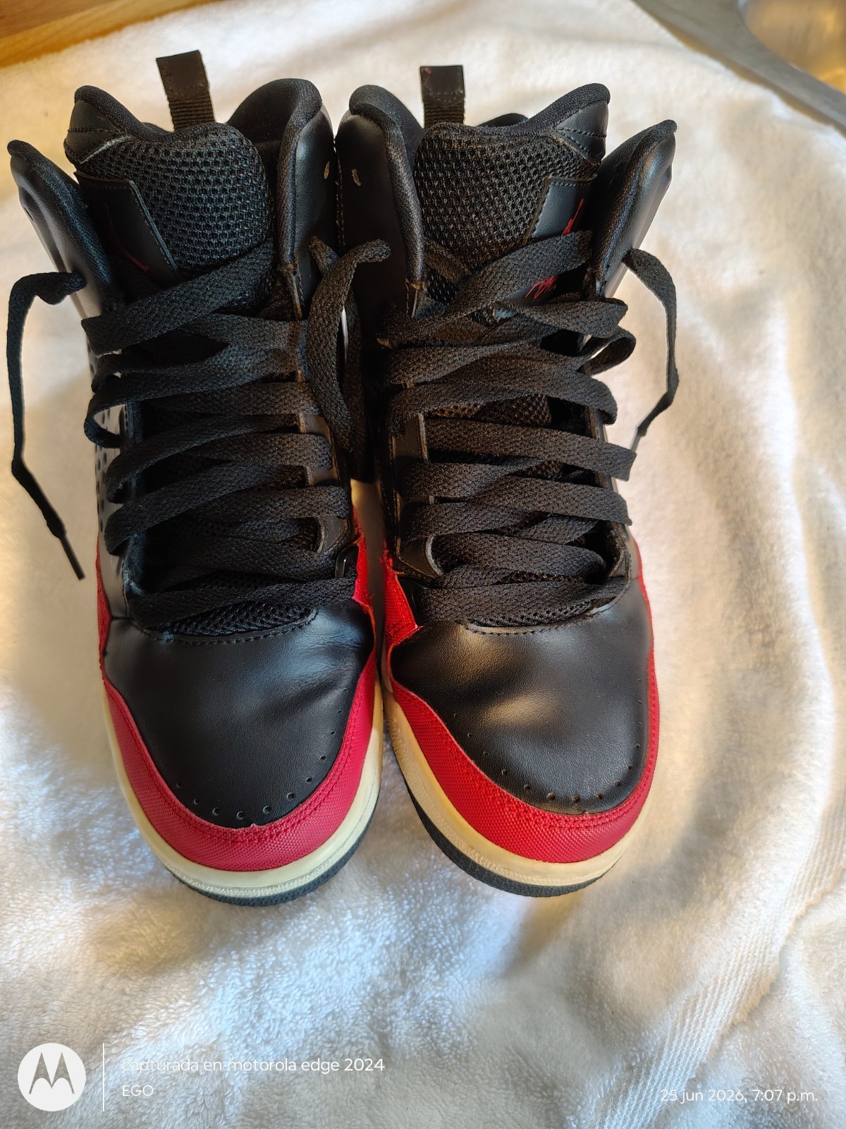 Jordan Men’s Mid Top Lace-Up Athletic Sneakers Colorblock Black/Red 616612-009