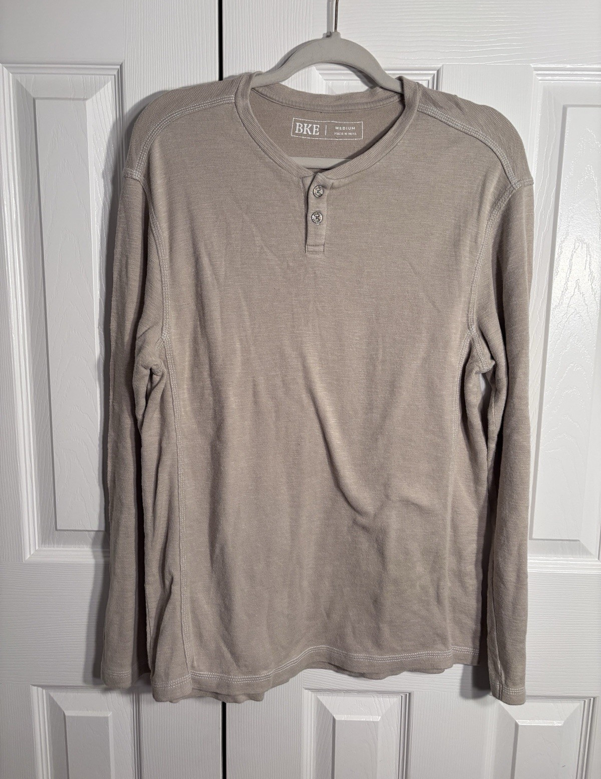 BKE Men’s M Beige Henley Long Sleeve T-Shirt Casual Preppy Classic Neutral FCP