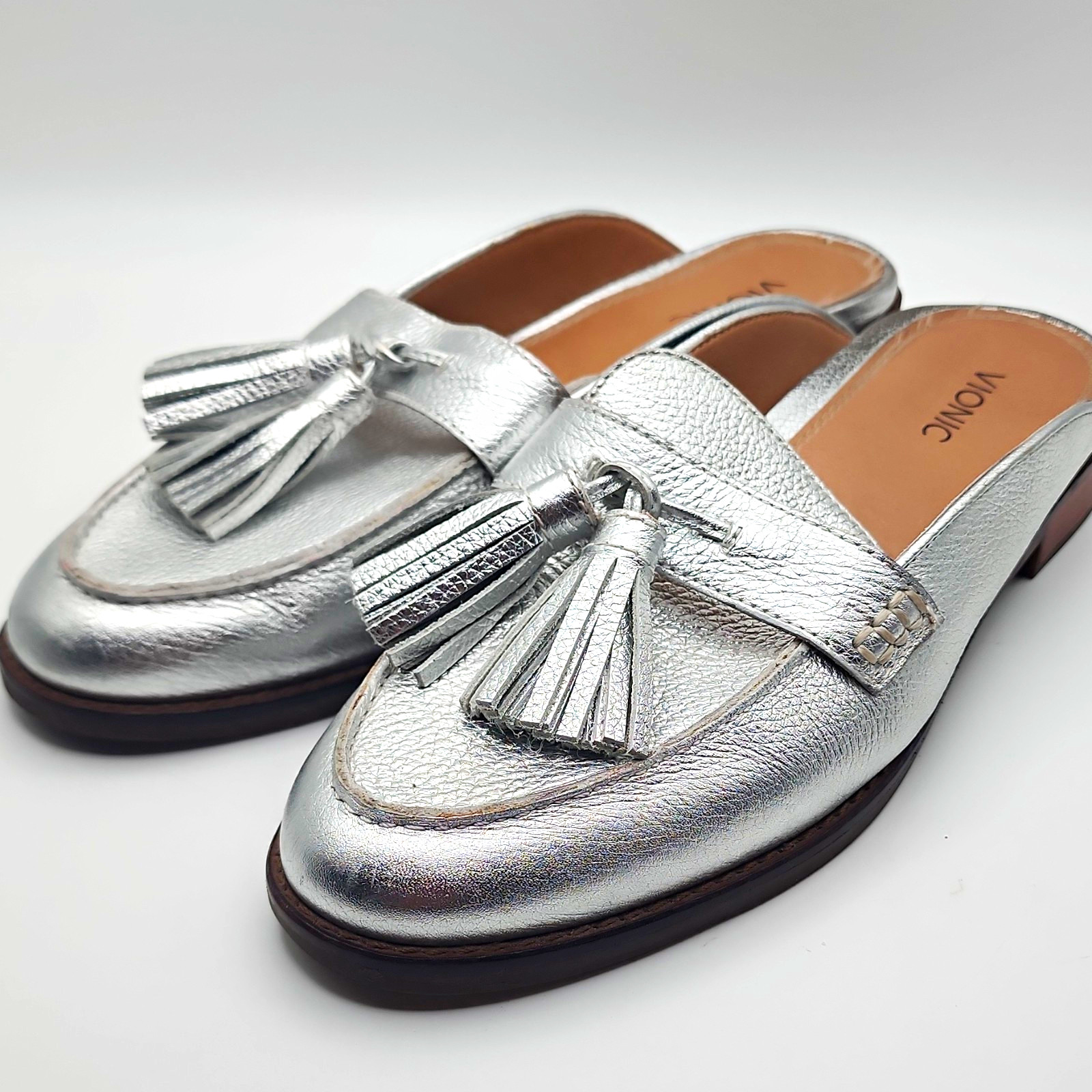 VIONIC Silver Leather Tassel Slip-On Loafer Flat Round Toe Women’s US 9 EU 41