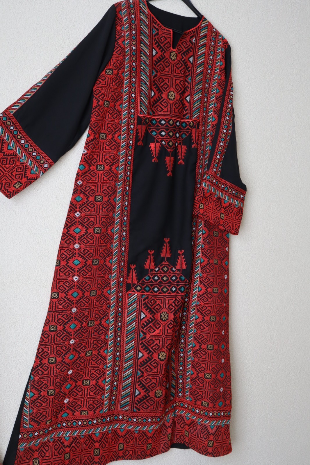 Traditional Palestinian / Jordanian Embroidered Thobe Kaftan Dress Black -ZAHRA