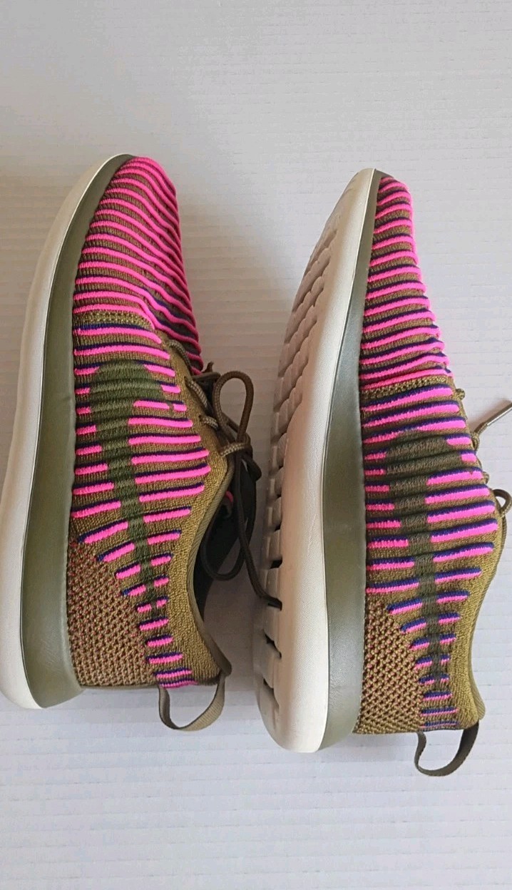 Nike Low Top Striped Pink/Green Lace-Up Athletic Sneaker Teens