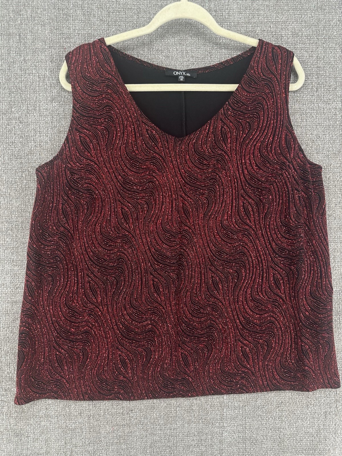 Onyx Nite Glitter Knit Top 1X Plus Red/Black Abstract V-Neck Sleeveless