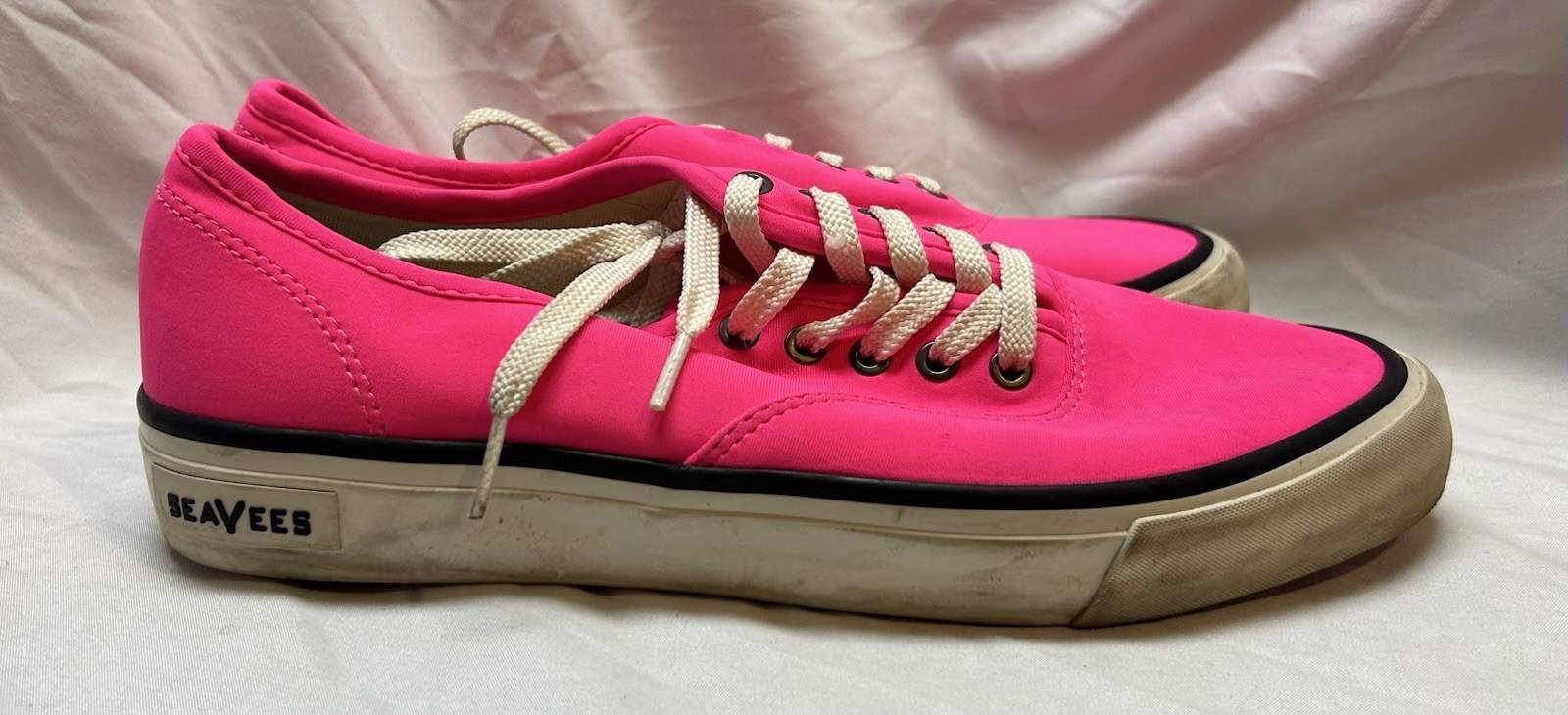 SeaVees Legend Sneaker Womens 9 Hot Pink Neoprene Lace Up Casual Tennis Shoes