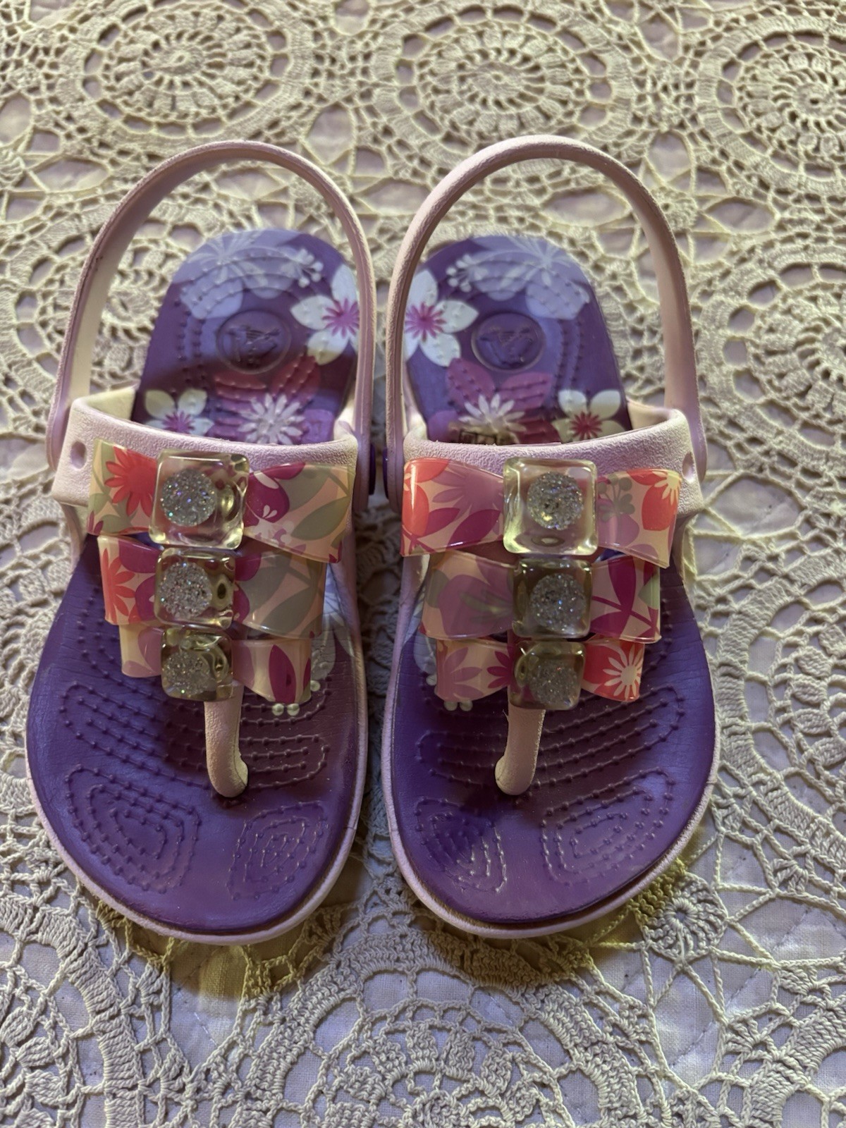 CROCS Toddler Girls Isabella Thong Bow Sandal Sz C 8/9 Back Strap Glitter Stones