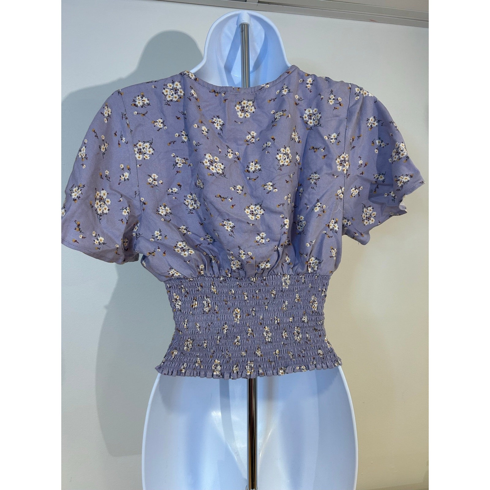 FOREVER 21 Sz M Purple Dainty Floral Deep V Neck Crop Flutter Cap Sleve Feminine