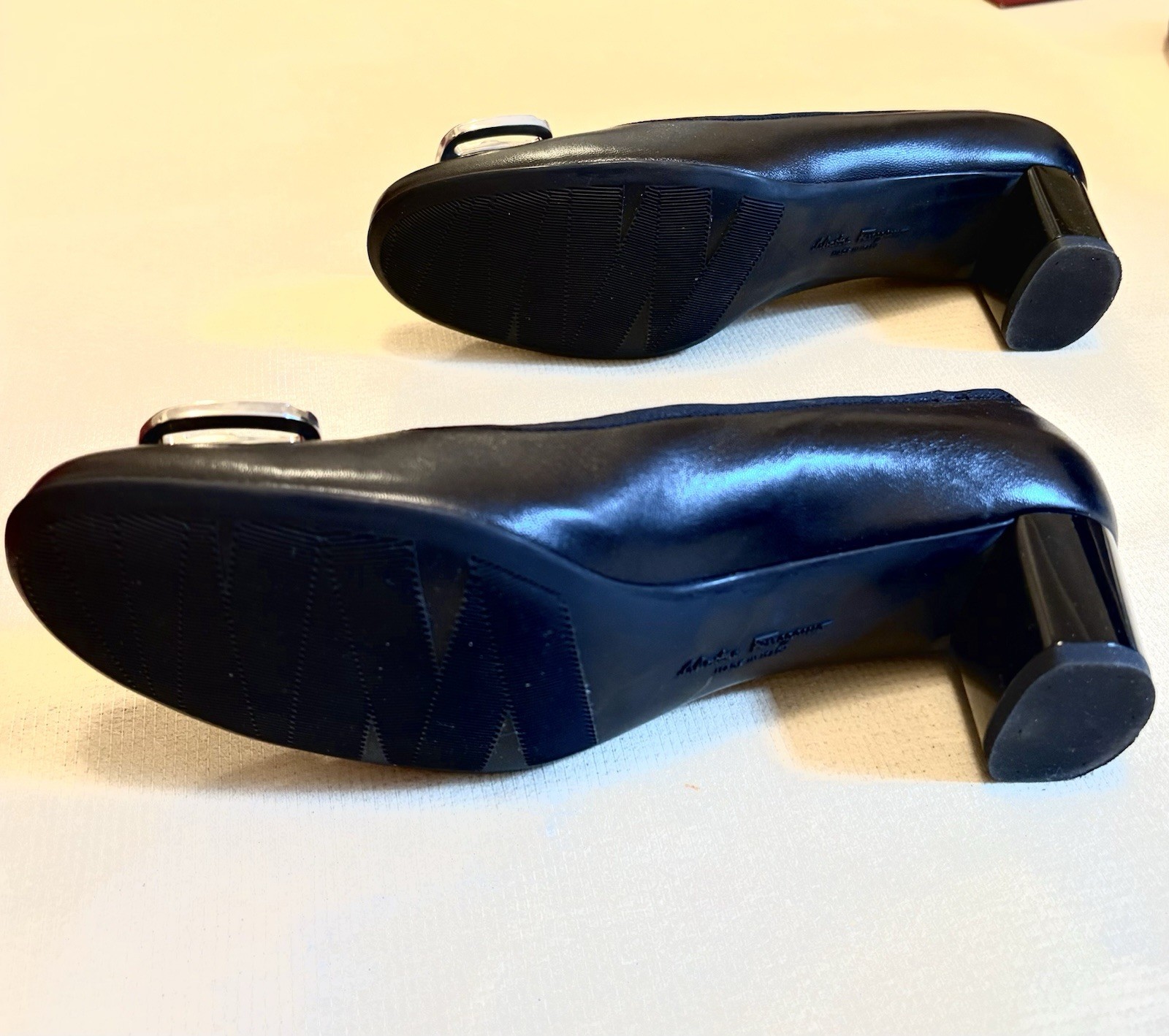 Salvatore Ferragamo Black Patent Leather Logo Pumps Round Toe 8 Original Box