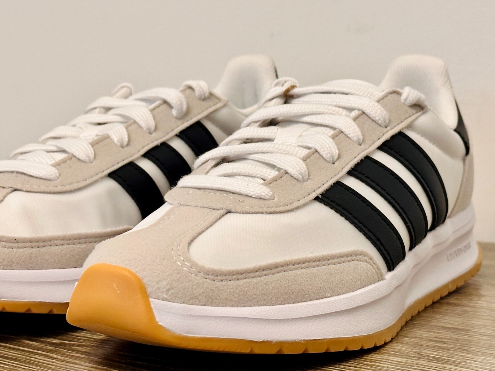Adidas Run 70s 2.0 – White Black Grey 5.5Y / 6.5W New JI2266