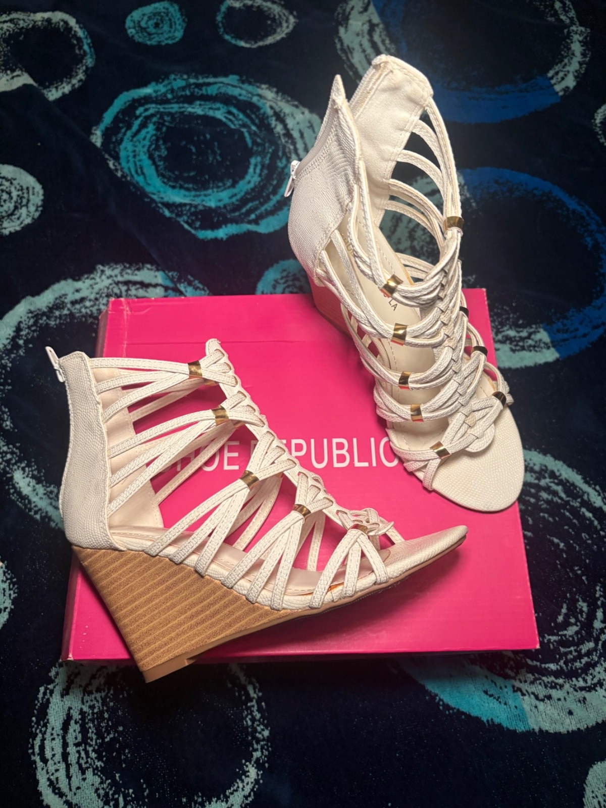 Mixture of Calvin Klein and Many more Heels and Pumps. All siize 6 to 6 1/2 .