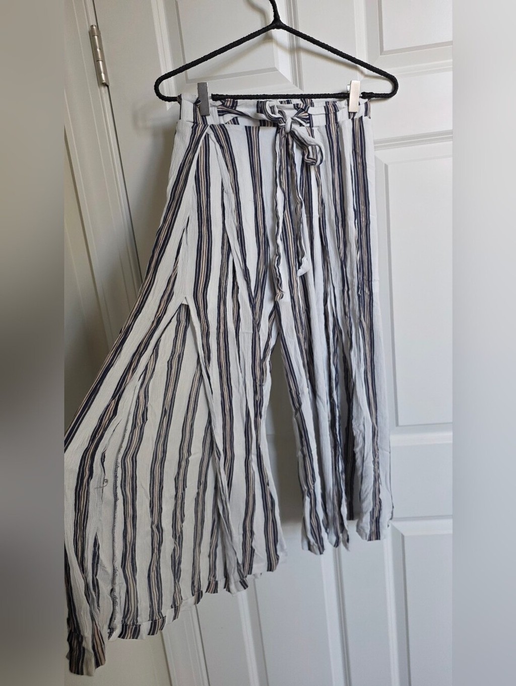 Simplee White Stripe Wide Leg Palazzo Pants Tie Waist Resort Beach Pants Size S