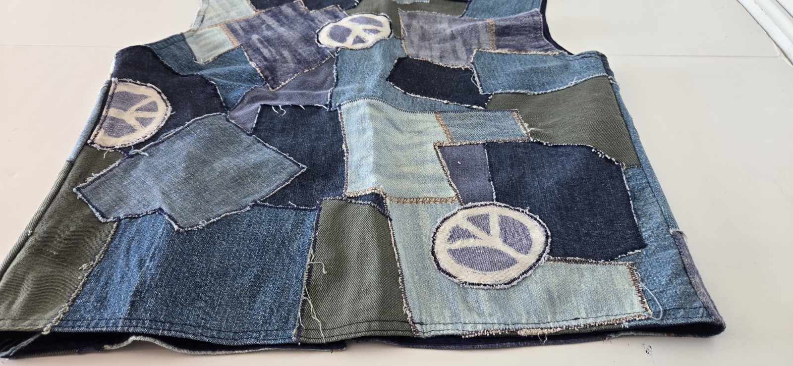 Vintage Denim Peace Sign Vest w/ Patches & Pockets *RARE* Frayed “Homemade” L