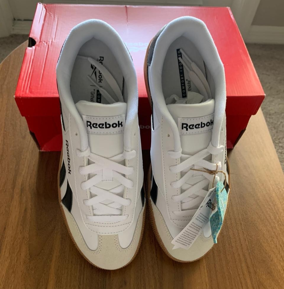 Reebok Unisex-Adult SmashEdge Sneaker White. M8.5/W10.New WT. Slight box wear