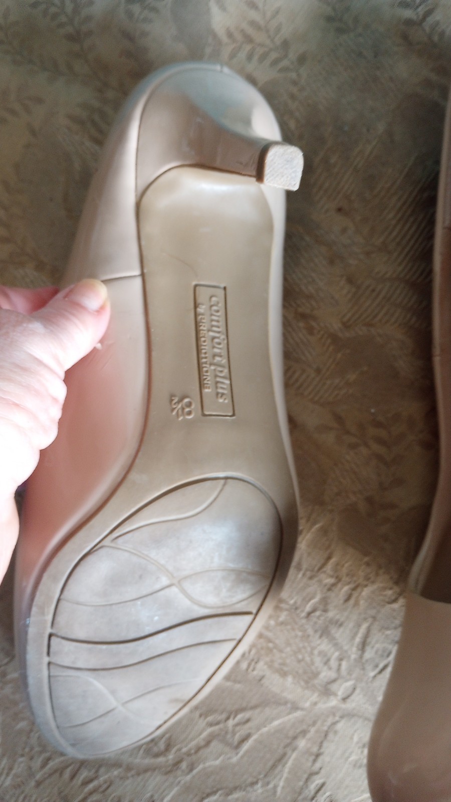 COMFORT PLUS by Predictions Nude Beige Tan Heels Pumps Womens Size 8.5W Worn 1x